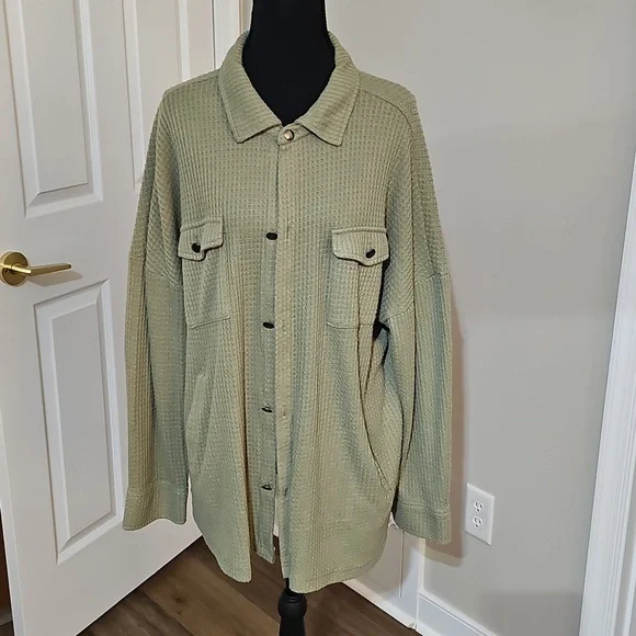 Top - Picture 3 of 16